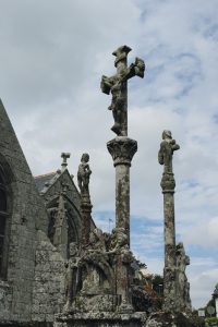 Kreuzgang der'Kirche Saint Fiacre in Guengat