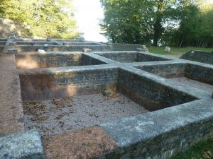 Restos de cubas romanas en el yacimiento de Plomarc'h en Douarnenez