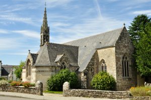 Kerk van Saint Guénolé in Landrévarzec