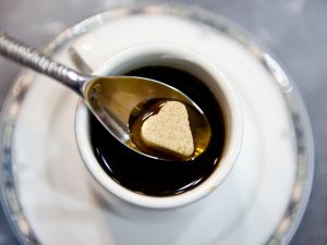 een café op het terras in Quimper