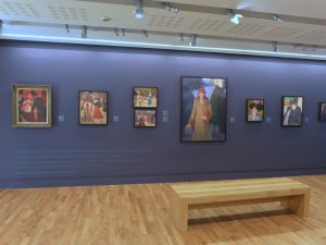 Tentoonstellingszaal van het museum Pont Aven