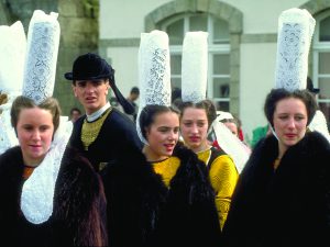 Fiesta del bordado del tocado Bigouen