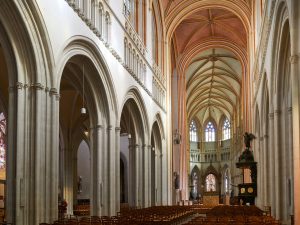 cathedral-saint-corentin-quimper-deviation-de-la-nef-photo-bernard-galeron(18)