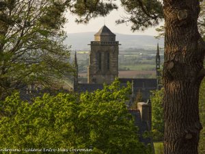 ansicht-eglise-saint-ronan-von-der-strasse-st-maurice-locronan-photo-paulette-andreani-galerie-entre-vues